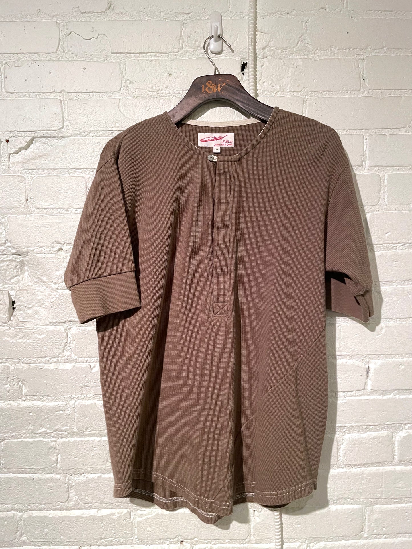 Vintage Hitchhiker Henley | Khaki Micro Waffle